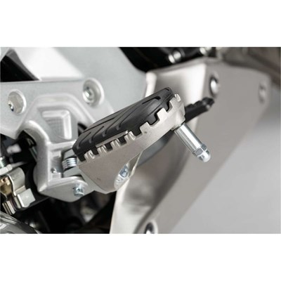 Bild von SW-Motech Fussrastenanlage