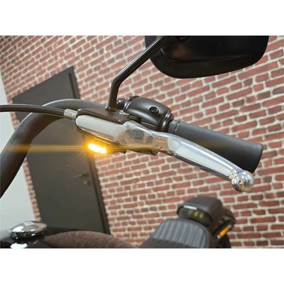 Bild von Blinker Dash M, vorne links  mit getöntem Glas
