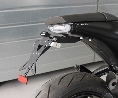 Bild von Kennzeichenhalter 701 Svart/Vitpilen