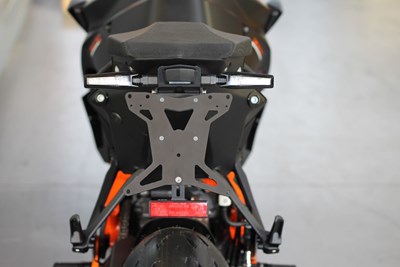 Bild von Nummernhalter 1390 Superduke