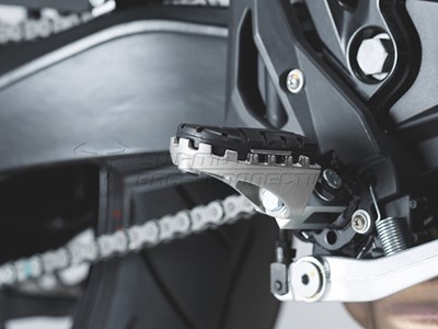 Bild von SW-Motech Fussrastenanlage