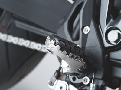 Bild von SW-Motech Fussrastenanlage