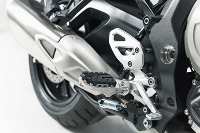 Bild von SW-Motech Fussrastenanlage