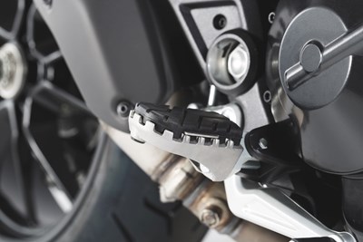 Bild von SW-Motech Fussrastenanlage