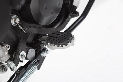 Bild von SW-Motech Fussrastenanlage