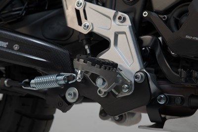 Bild von SW-Motech Fussrastenanlage