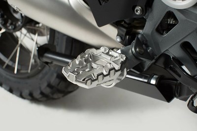 Bild von SW-Motech Fussrastenanlage