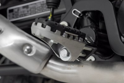 Bild von SW-Motech Fussrastenanlage