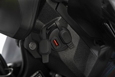 Bild von USB-Doppelsteckdose USB / USB-C mit Steckdosenverlegung R 1300 GS